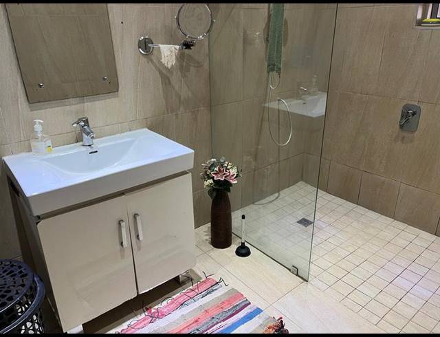 8 BEDROOM HOUSE FOR SALE IN MEREBANK